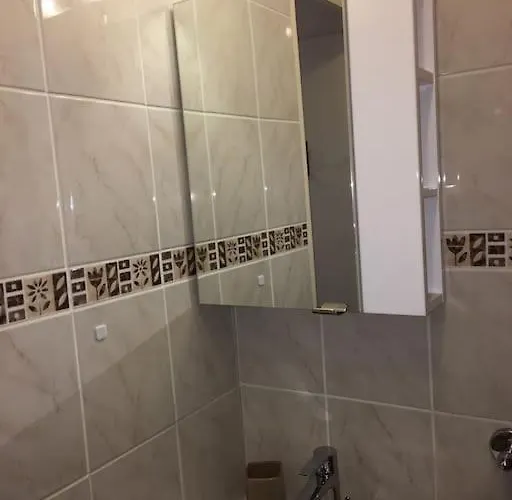 Charmante Maison Avec Terrasse - & 100m ! דירה