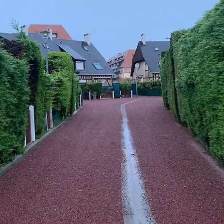 Charmante Maison Avec Terrasse - & 100m ! Daire