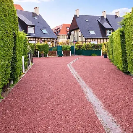Charmante Maison Avec Terrasse - & 100m ! *