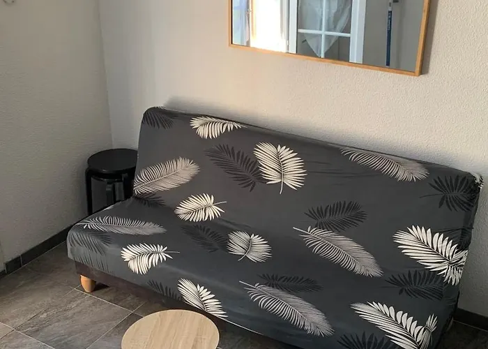 Charmante Maison Avec Terrasse - & 100m ! *